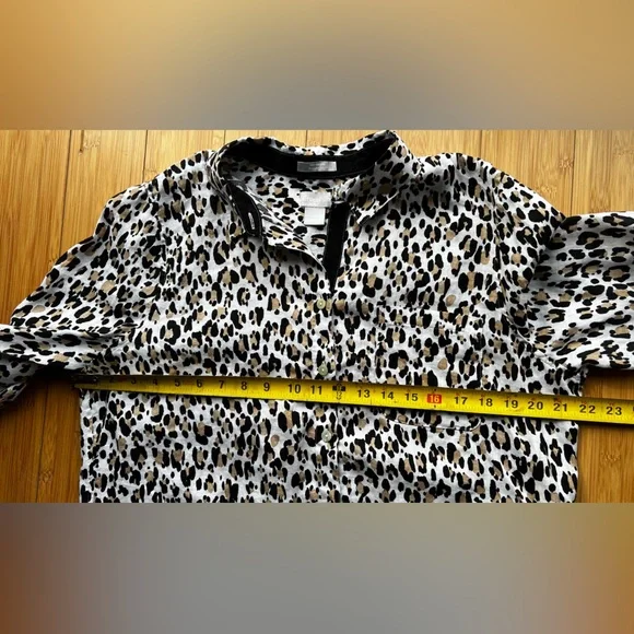 Chico's No Iron Linen Button Up Shirt Size 2 Leopard Print 3/4 Sleeve - Picture 11 of 11